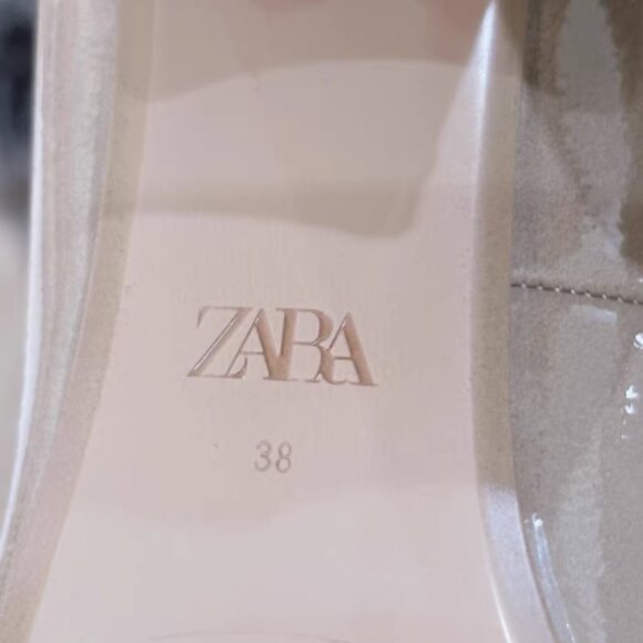 Pointed toe design, 6cm square heel Patent leather with a high gloss finish - Picture 6 of 6